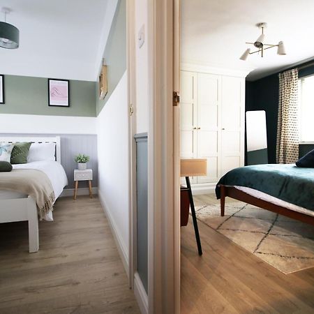 Stylish Home In Bath With Driveway Parking, 10Min From City Exterior foto