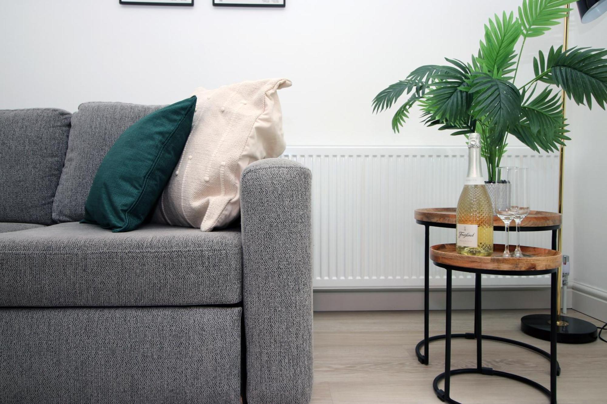 Stylish Home In Bath With Driveway Parking, 10Min From City Exterior foto