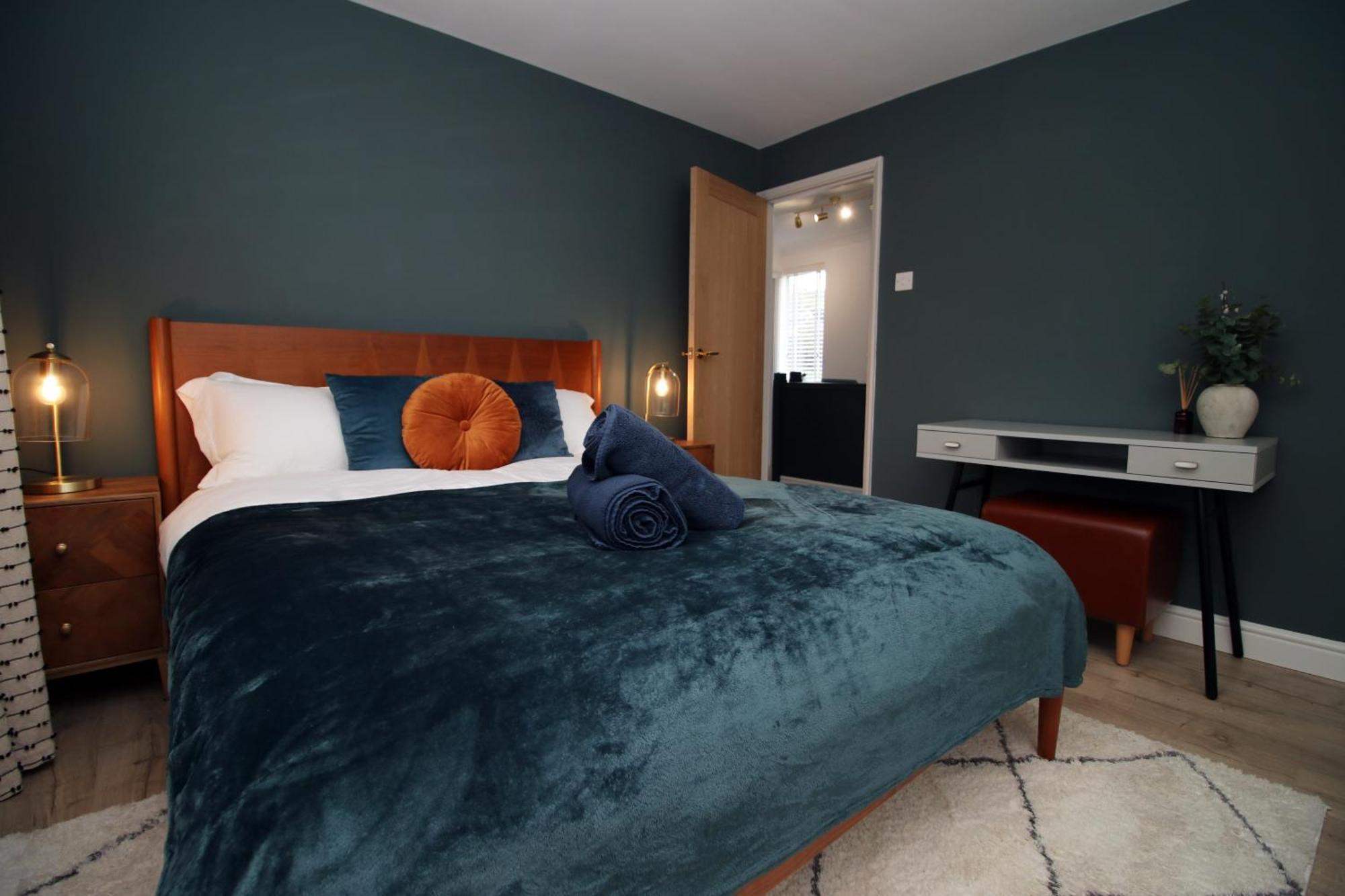 Stylish Home In Bath With Driveway Parking, 10Min From City Exterior foto