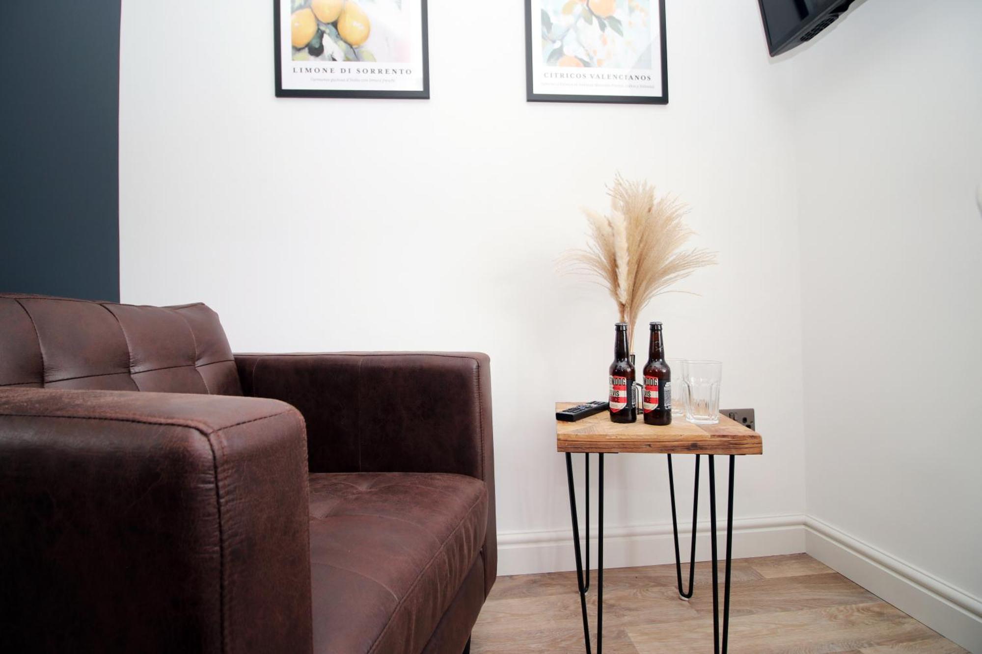 Stylish Home In Bath With Driveway Parking, 10Min From City Exterior foto